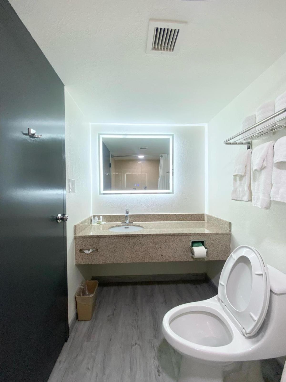 รามาดา บาย วินด์แฮม ทัสคาลูซา Hotel ภายนอก รูปภาพ