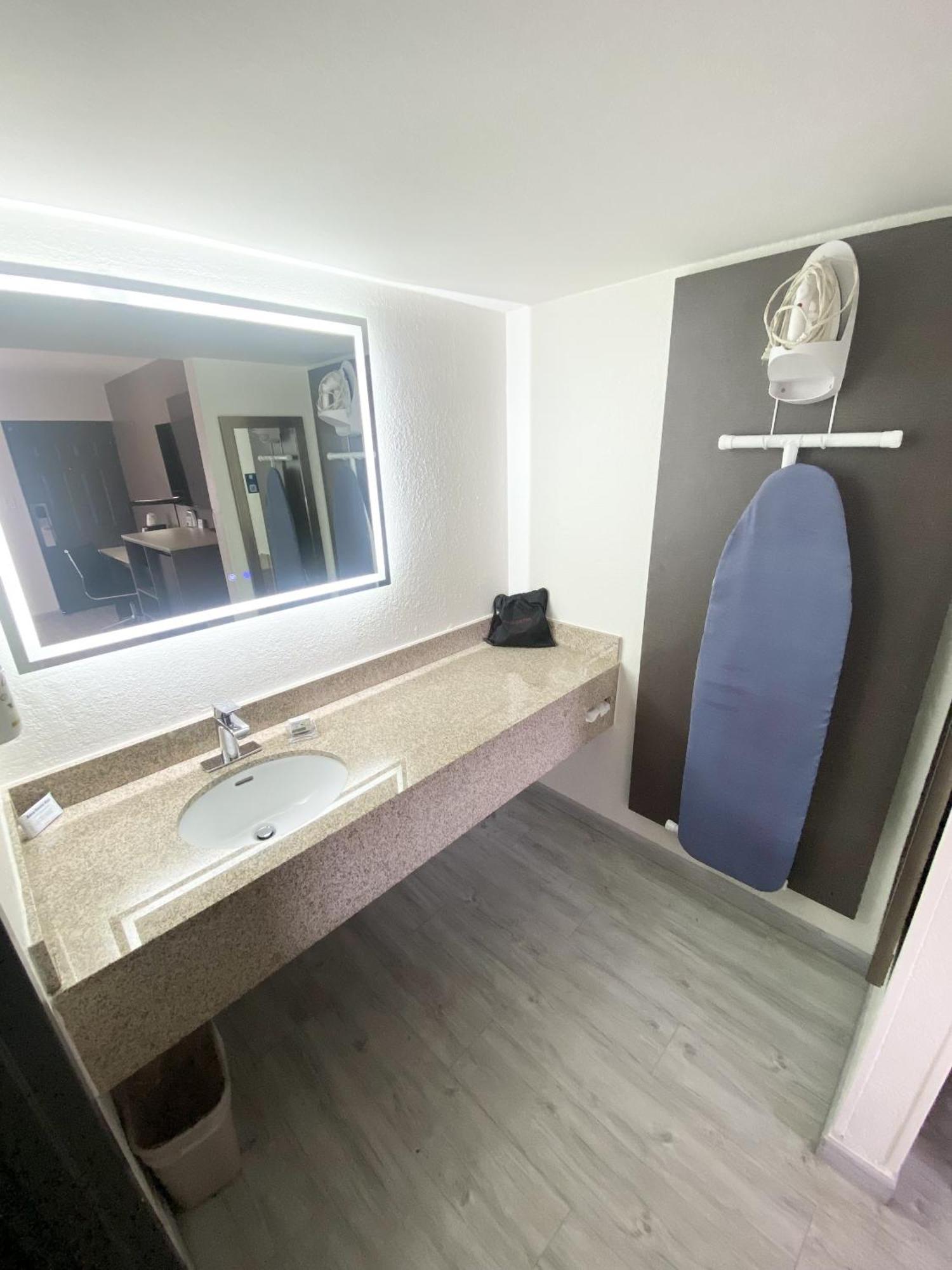 รามาดา บาย วินด์แฮม ทัสคาลูซา Hotel ภายนอก รูปภาพ