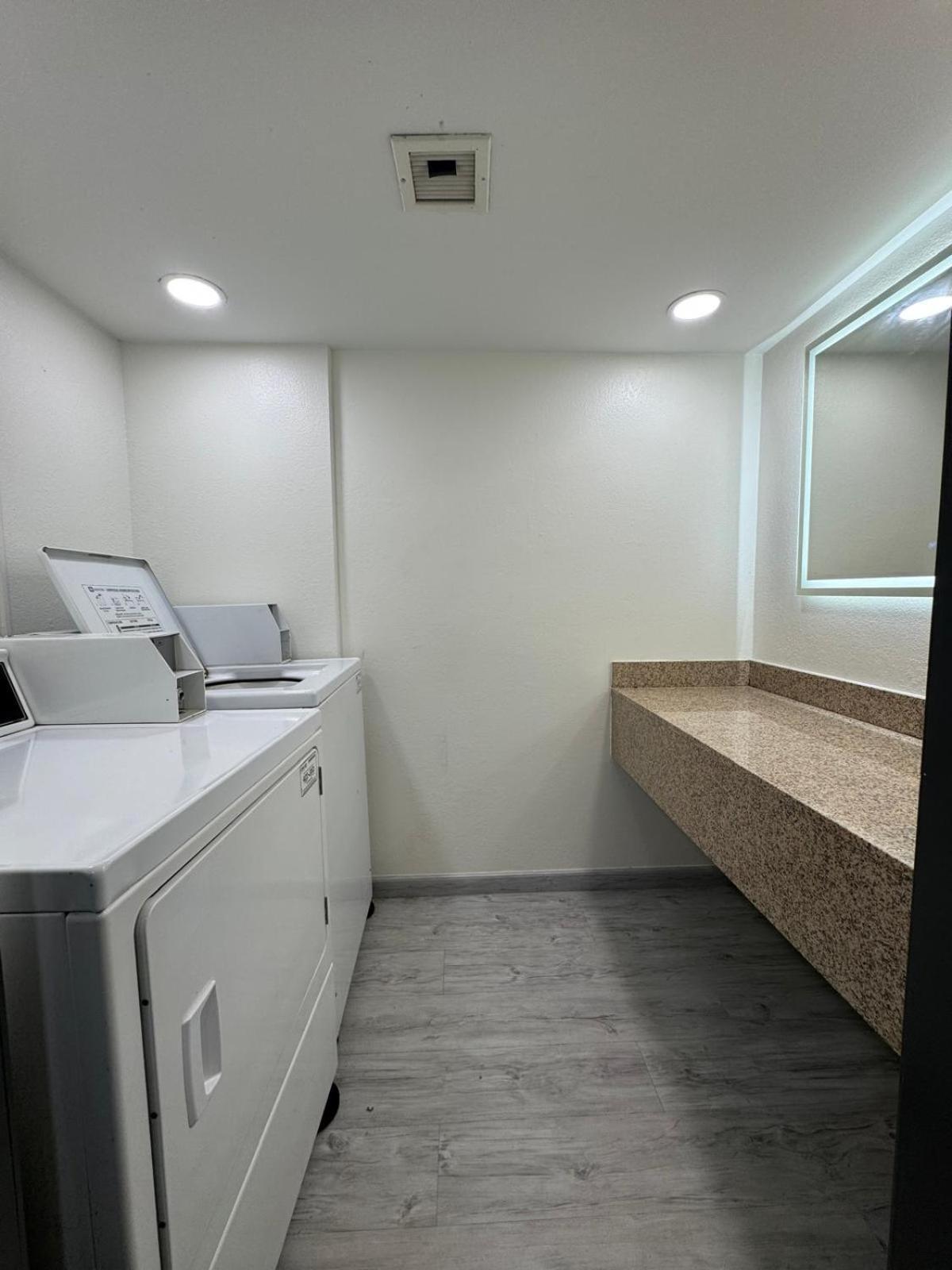 รามาดา บาย วินด์แฮม ทัสคาลูซา Hotel ภายนอก รูปภาพ